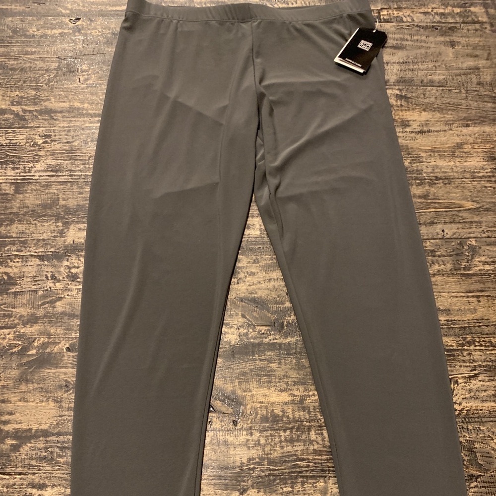 Clara Sun Woo gray leggings/skinny pants.